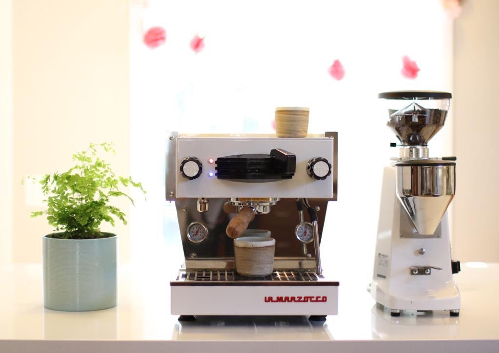 https://www.caliohcoffee.com/cdn/shop/products/lamarzocco_linea_home_1024x725.jpg?v=1490677032